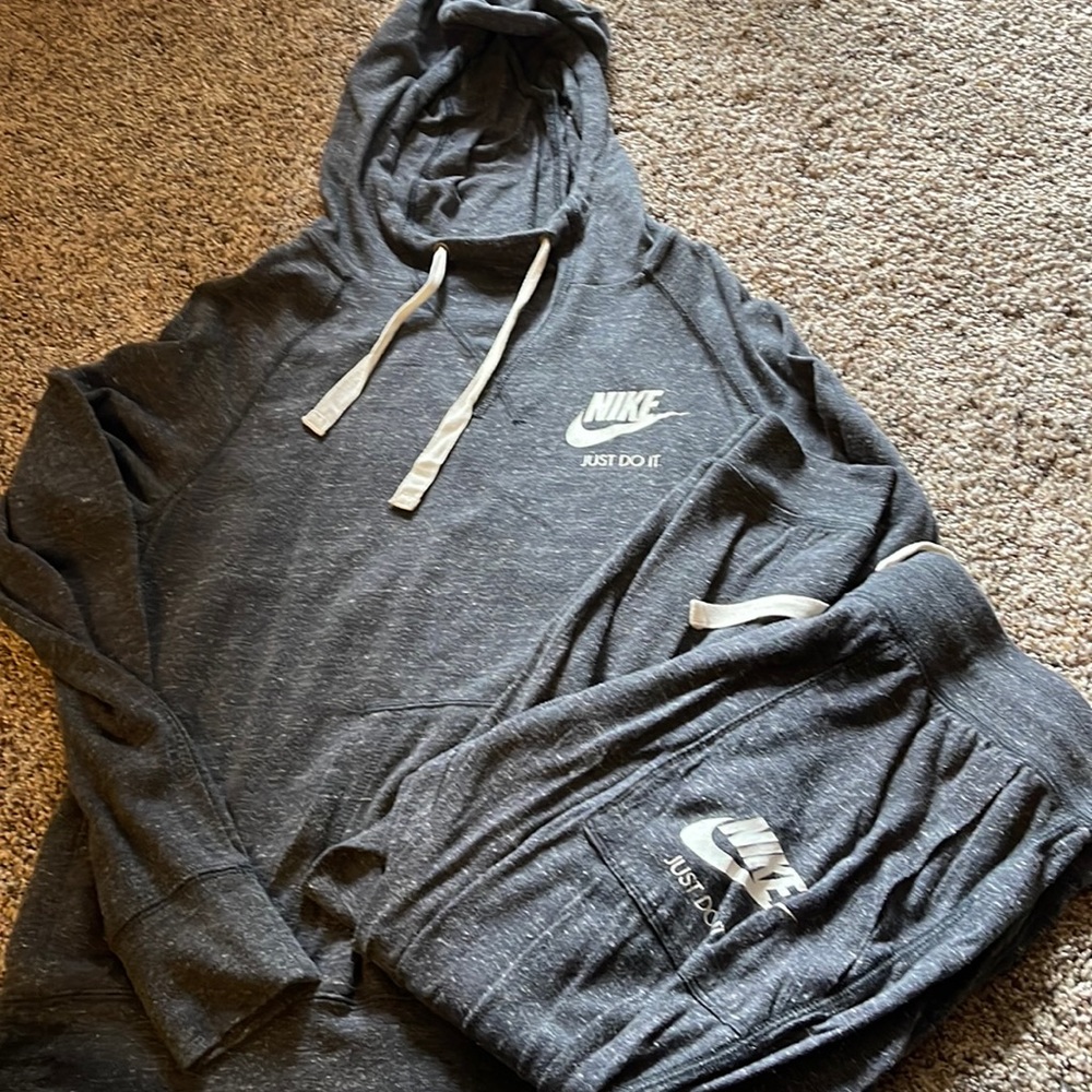 Nike jogger set